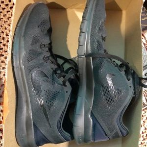 BUNDLE NOW🌟Size 10 Used twice Nike Free TR 5
